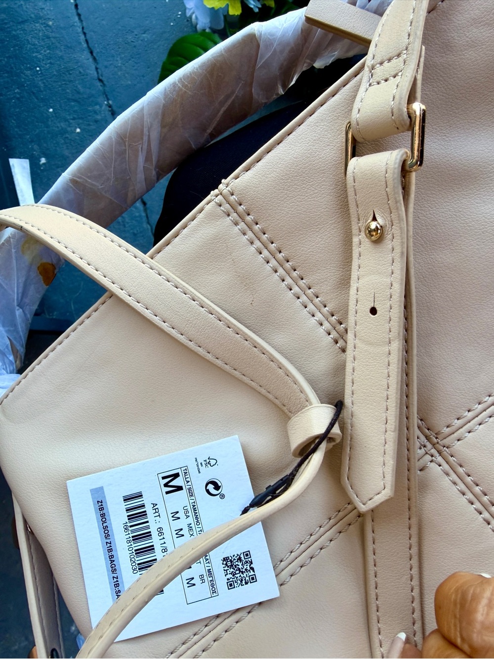 NWT Zara “Sold Out” Cream Gold Studded Bucket Bag | Crossbody Strap & Top Handle - Picture 9 of 16